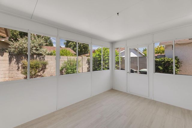 7313 Sunsilver Ln, Sacramento, CA 95828