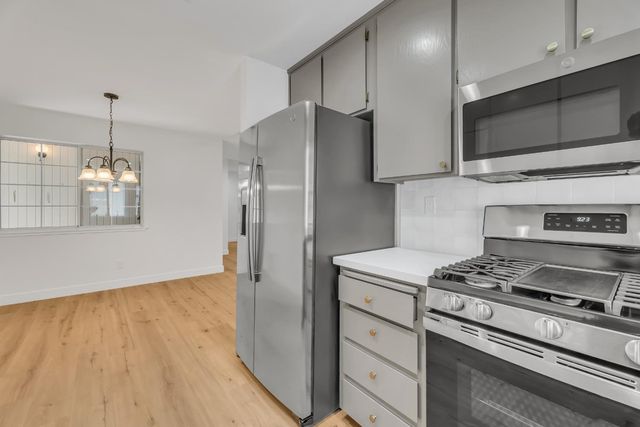 7313 Sunsilver Ln, Sacramento, CA 95828