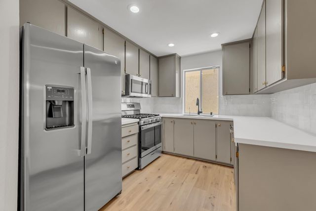 7313 Sunsilver Ln, Sacramento, CA 95828
