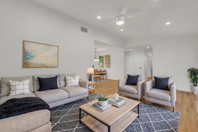7313 Sunsilver Ln, Sacramento, CA 95828