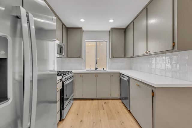 7313 Sunsilver Ln, Sacramento, CA 95828