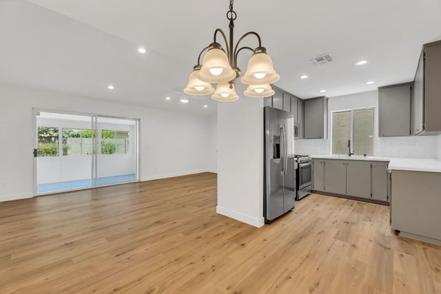 7313 Sunsilver Ln, Sacramento, CA 95828