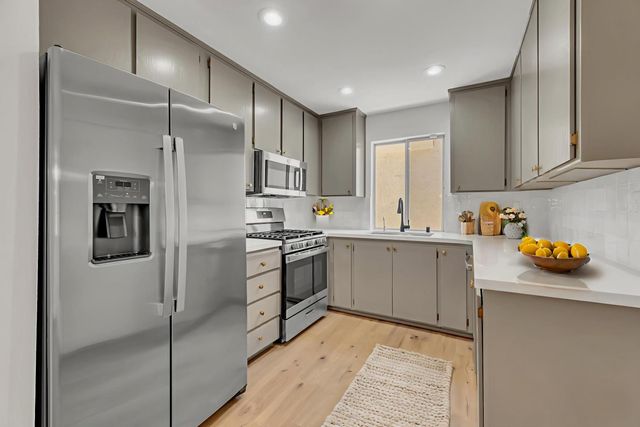 7313 Sunsilver Ln, Sacramento, CA 95828