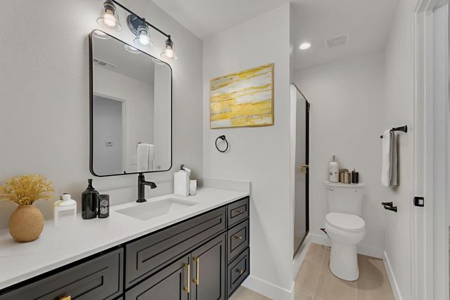 7313 Sunsilver Ln, Sacramento, CA 95828