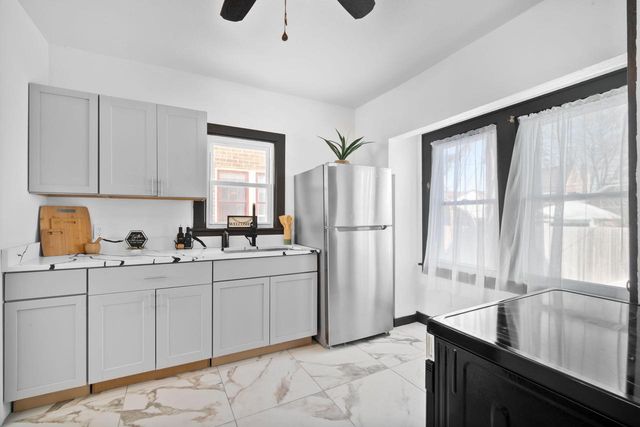 4158 N 15th STREET, Milwaukee, WI 53209