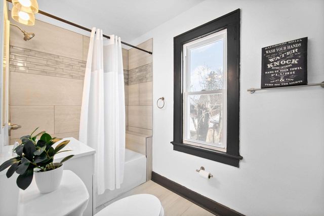 4158 N 15th STREET, Milwaukee, WI 53209