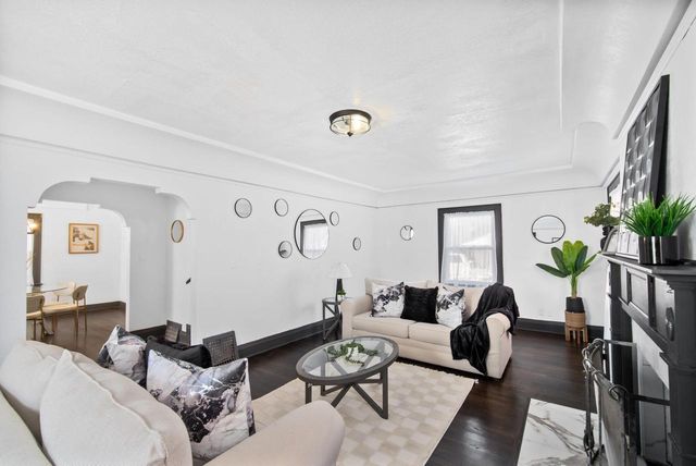 4158 N 15th STREET, Milwaukee, WI 53209