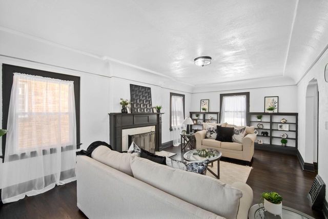 4158 N 15th STREET, Milwaukee, WI 53209