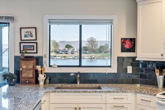 75 Woodbridge Cir Unit 1114, Moneta, VA 24121