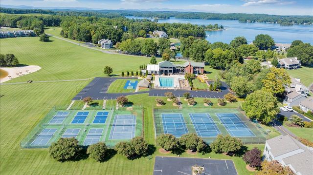 75 Woodbridge CIR 1114, Moneta, VA 24121