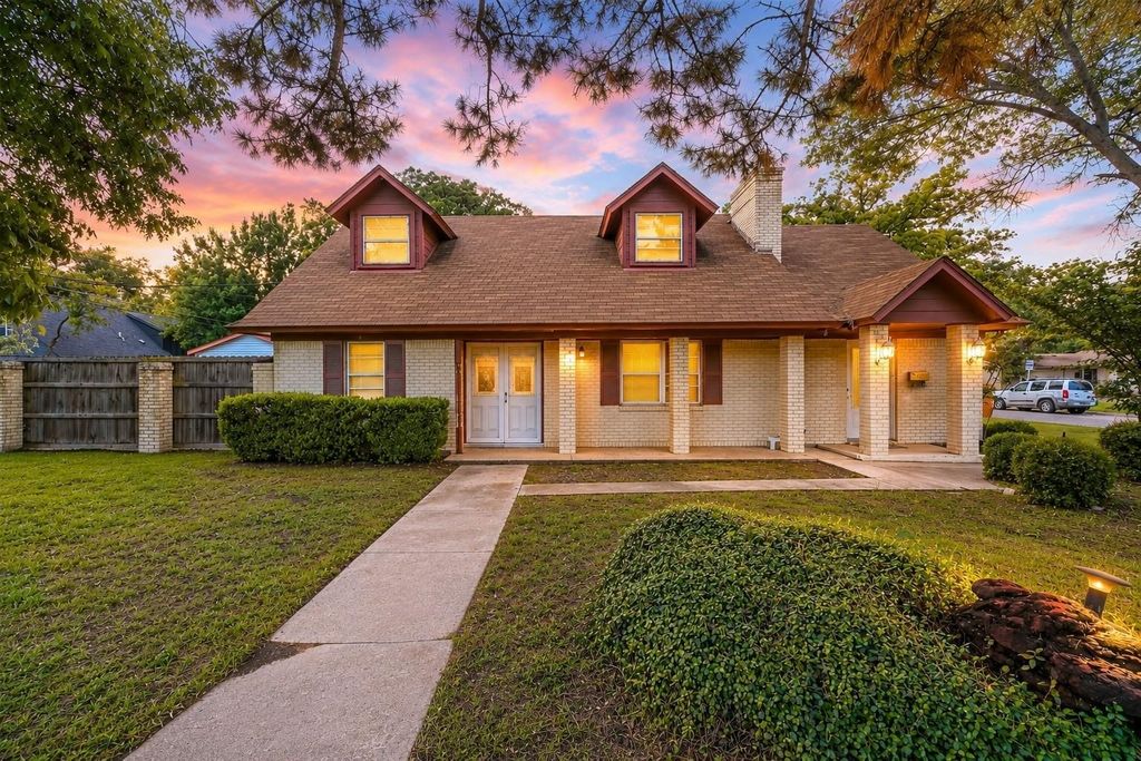 1700 Chip N Dale Drive, Arlington, TX 76012 — exterior