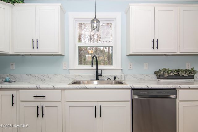 132 S Navassa Road, Belville, NC 28451