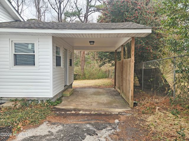 132 S Navassa Road, Belville, NC 28451