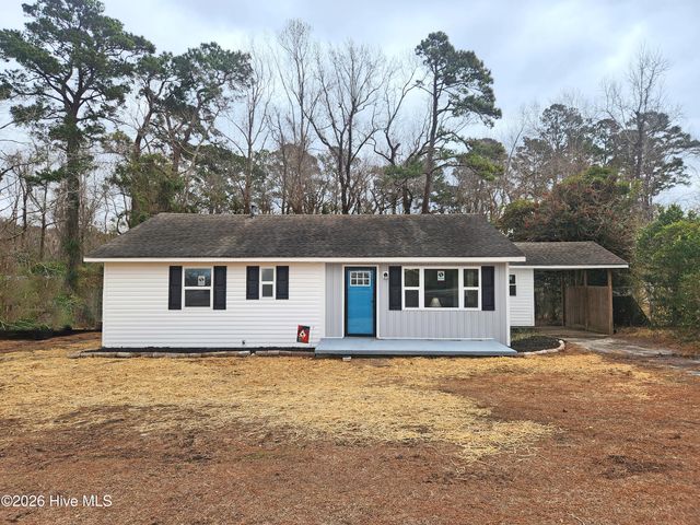 132 S Navassa Road, Belville, NC 28451