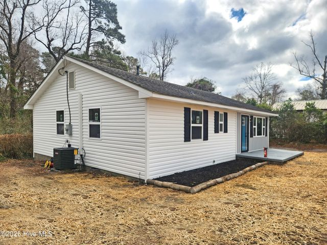 132 S Navassa Road, Belville, NC 28451