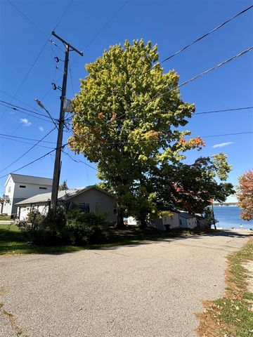 10606 Lake Street, Chippewa Lake, MI 49320