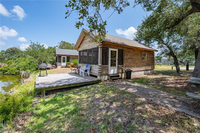 164 Fourth St, Rockport, TX 78382