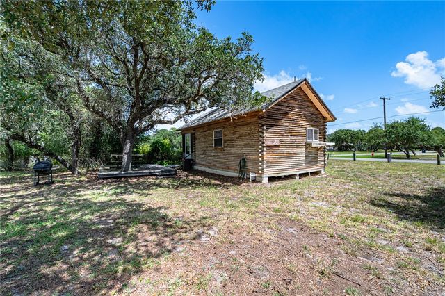 164 Fourth St, Rockport, TX 78382