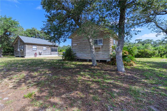 164 Fourth St, Rockport, TX 78382