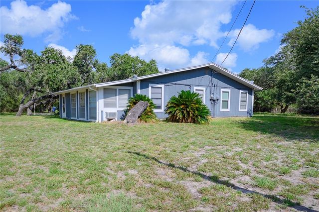 164 Fourth St, Rockport, TX 78382