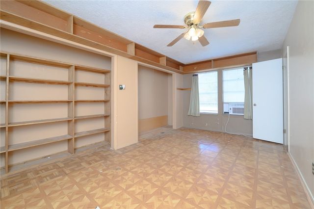 164 Fourth St, Rockport, TX 78382