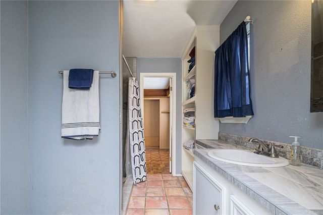 164 Fourth St, Rockport, TX 78382