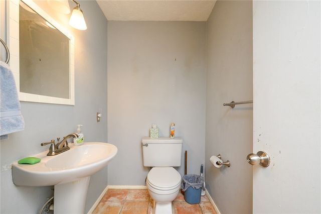 164 Fourth St, Rockport, TX 78382