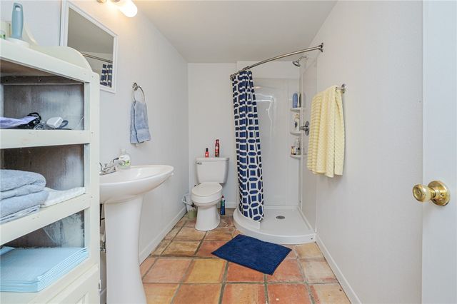 164 Fourth St, Rockport, TX 78382