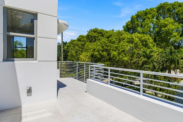 785 Park Place, West Palm Beach, FL 33401