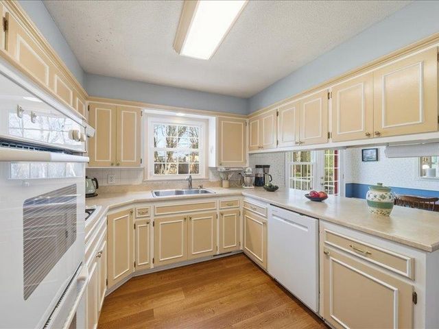 8302 E Limerick, Wichita, KS 67206