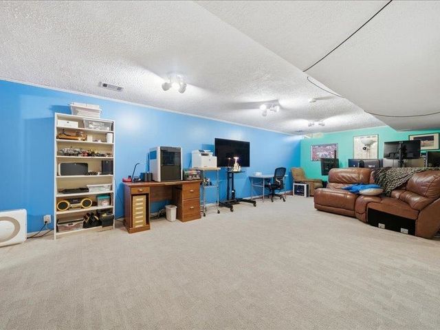 8302 E Limerick, Wichita, KS 67206