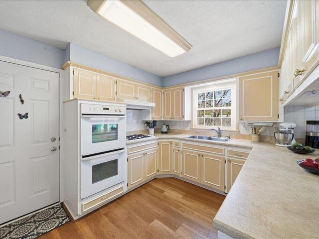 8302 E Limerick, Wichita, KS 67206