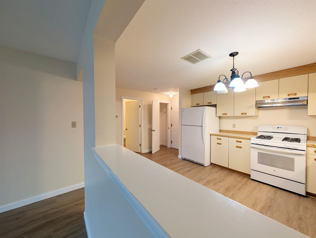 3 Roedean Dr Apt 103, Nashua, NH 03063