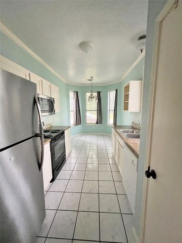 2809 Newport Avenue, Denton, TX 76209