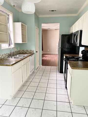 2809 Newport Avenue, Denton, TX 76209