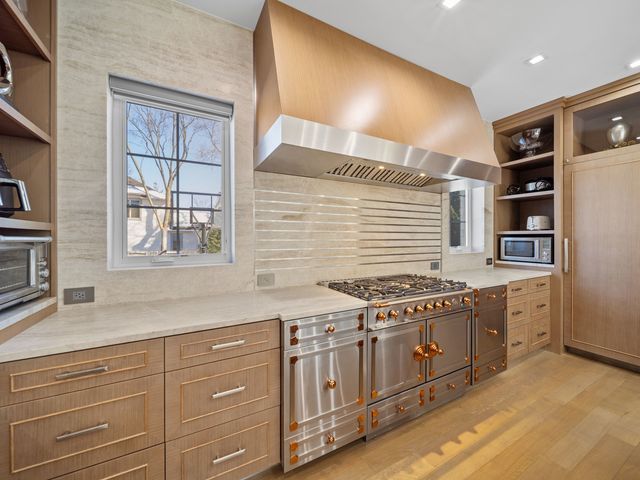 3075 Keystone Road, Northbrook, IL 60062