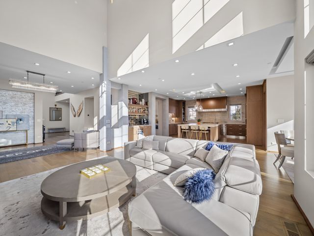 3075 Keystone Road, Northbrook, IL 60062