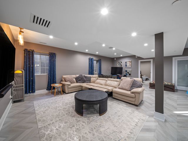 3075 Keystone Road, Northbrook, IL 60062