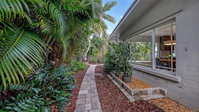 628 W OLYMPIA AVENUE, Punta Gorda, FL 33950