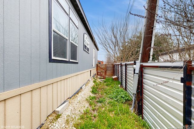 185 Waterfall Ln, Kyle, TX 78640