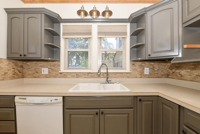 5618 Auer AVENUE, Milwaukee, WI 53216