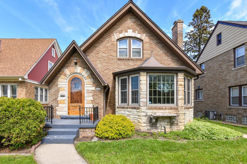5618 Auer AVENUE, Milwaukee, WI 53216