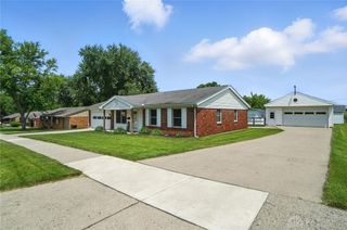 182 Grantwood Drive, West Carrollton, OH 45449