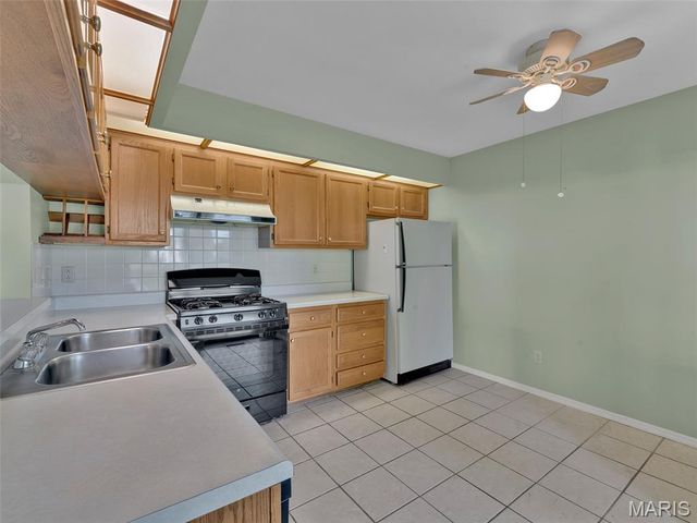 16005 Rose Wreath Lane, Florissant, MO 63034