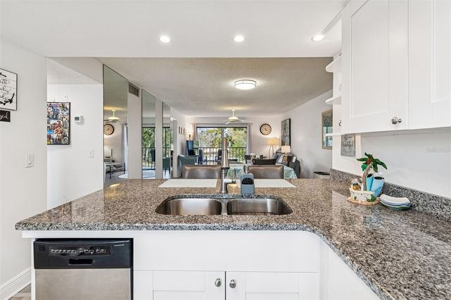 104 E CYPRESS COURT 104, Oldsmar, FL 34677