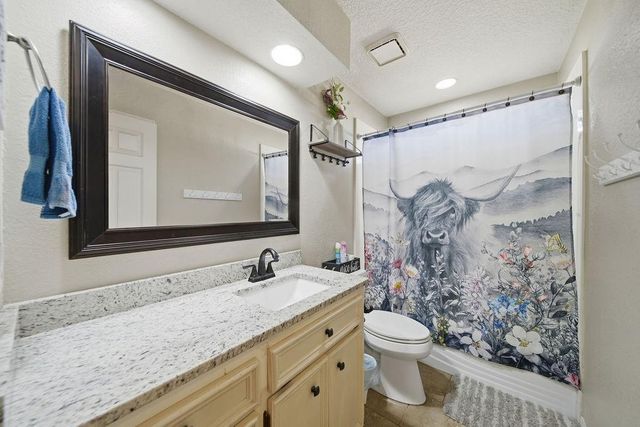5250 Lauren Road, Alvin, TX 77511