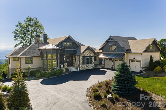 31 Bear Tree Court, Hendersonville, NC 28792
