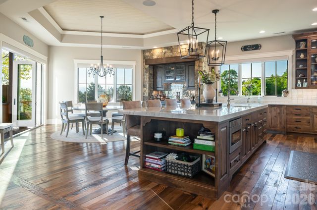 31 Bear Tree Court, Hendersonville, NC 28792