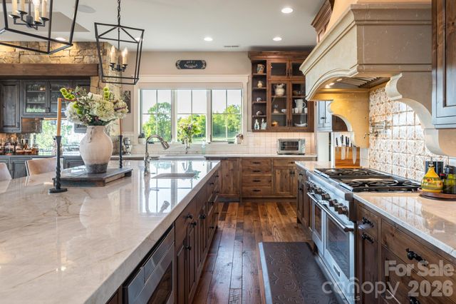 31 Bear Tree Court, Hendersonville, NC 28792