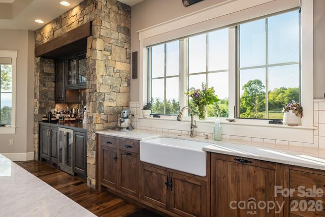 31 Bear Tree Court, Hendersonville, NC 28792